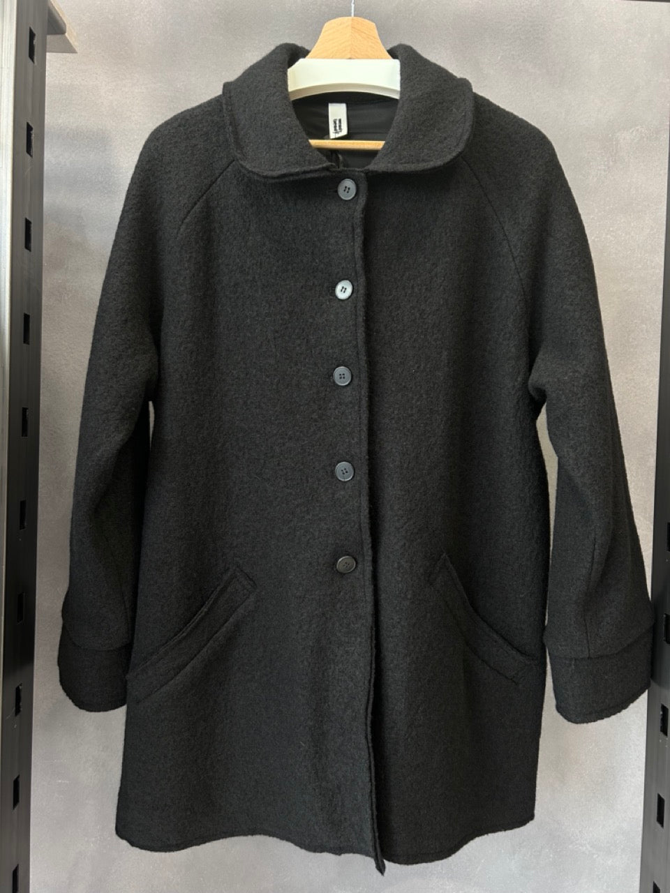 Cappotto nero in lana