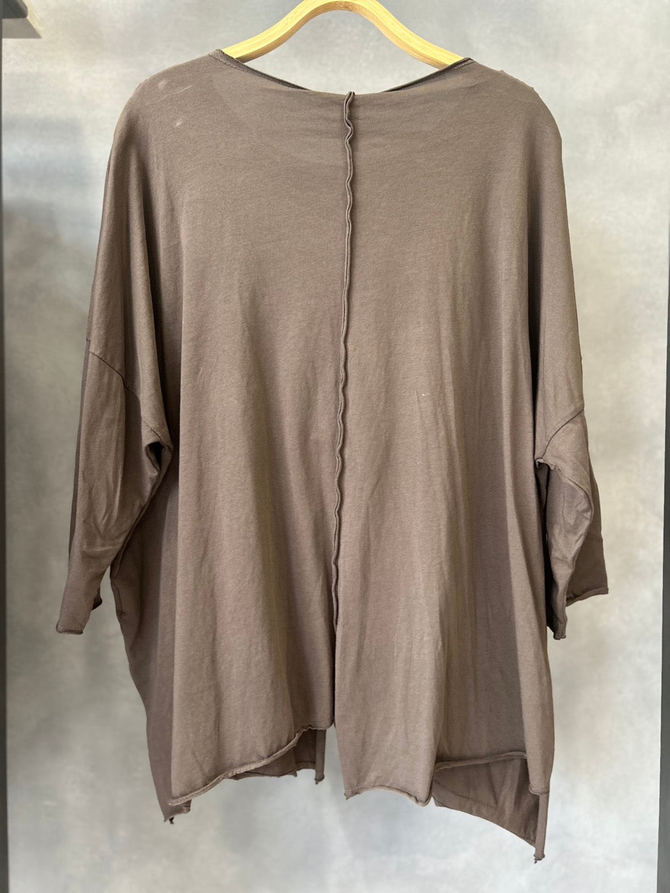 Maglia con cuciture esterne