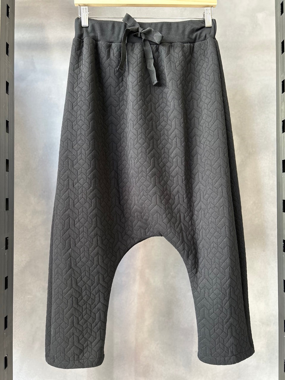 Pantaloni con cavallo basso