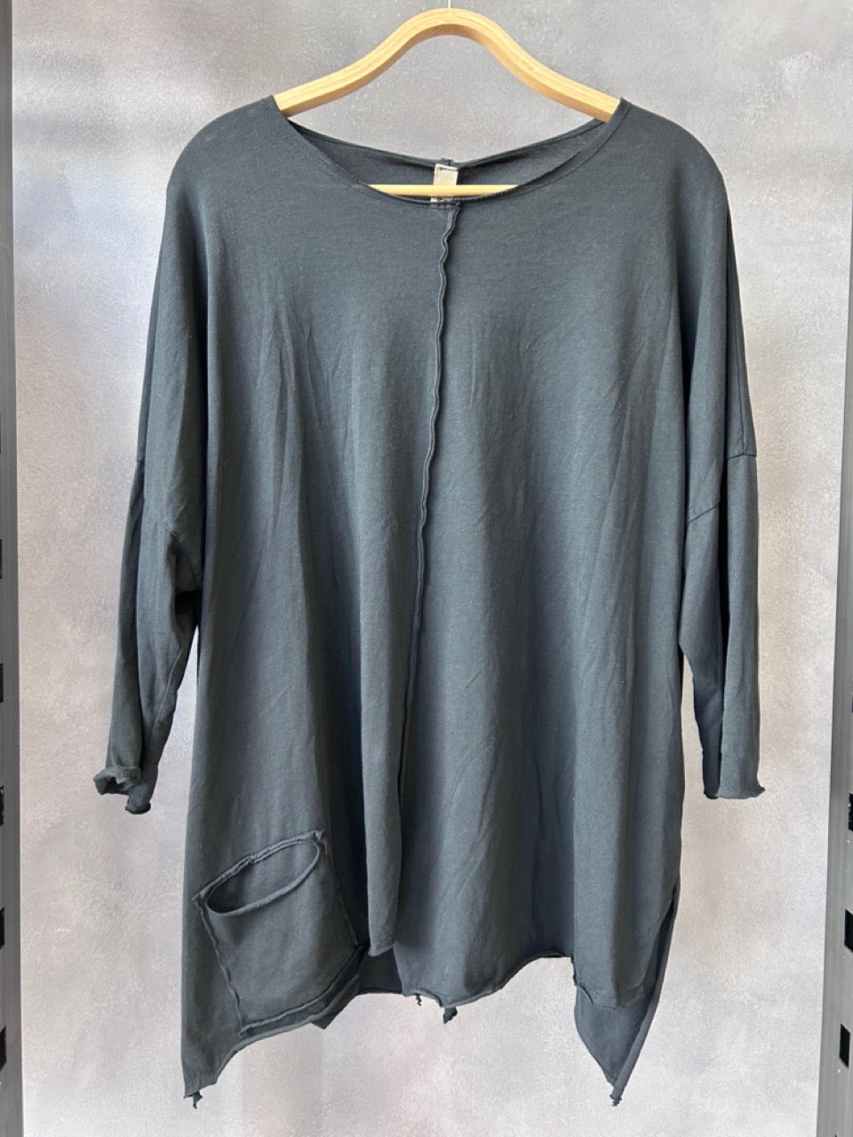 Maglia con cuciture esterne