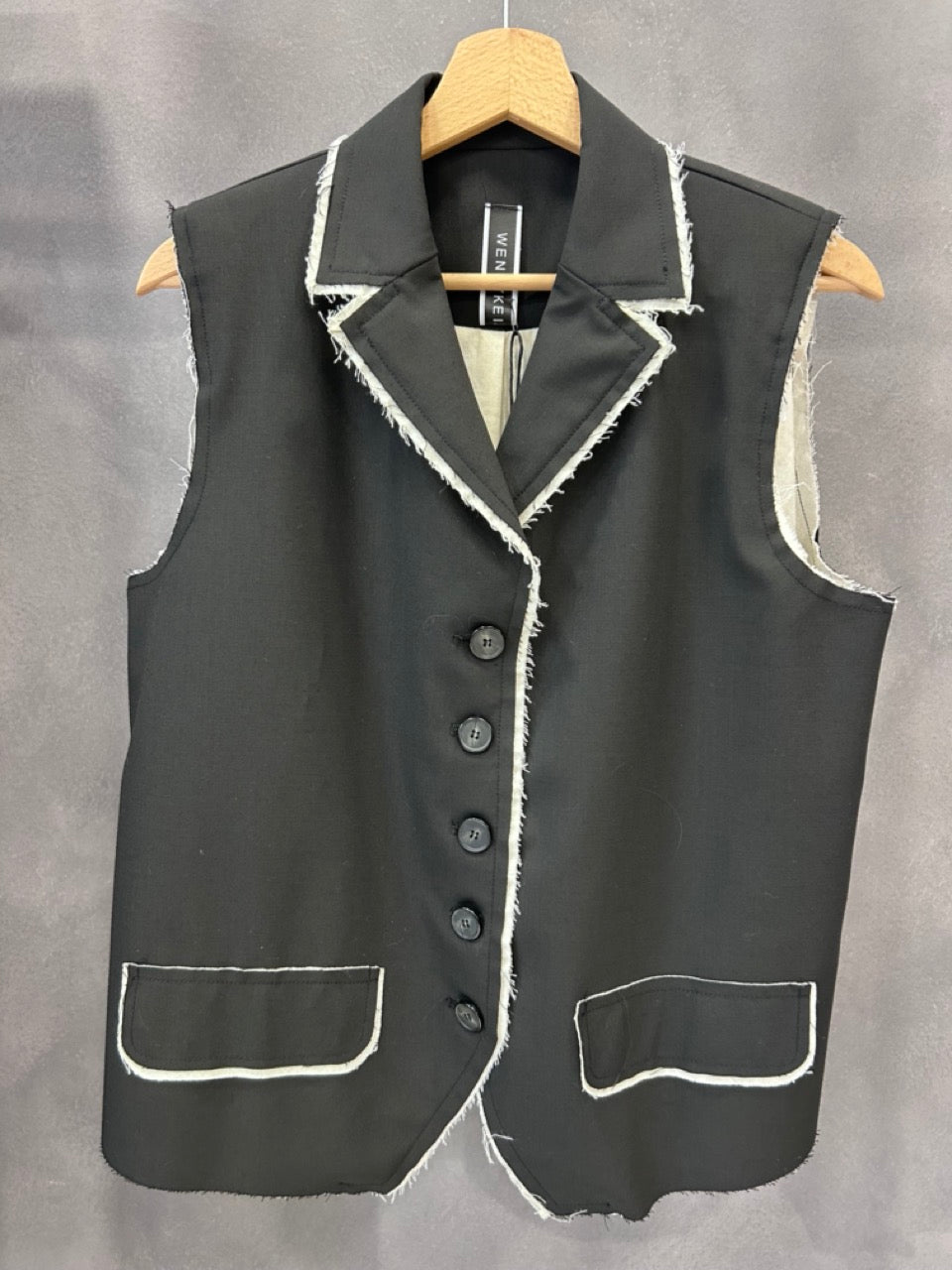 Gilet nero e bianco