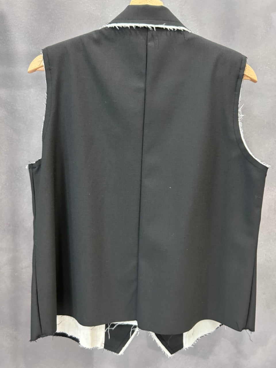 Gilet nero e bianco