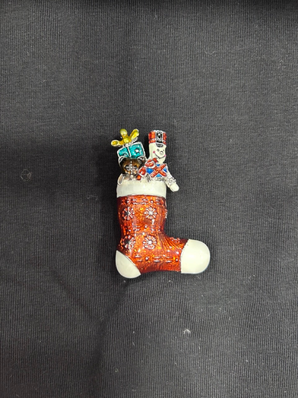 Spilla natalizia calza rossa