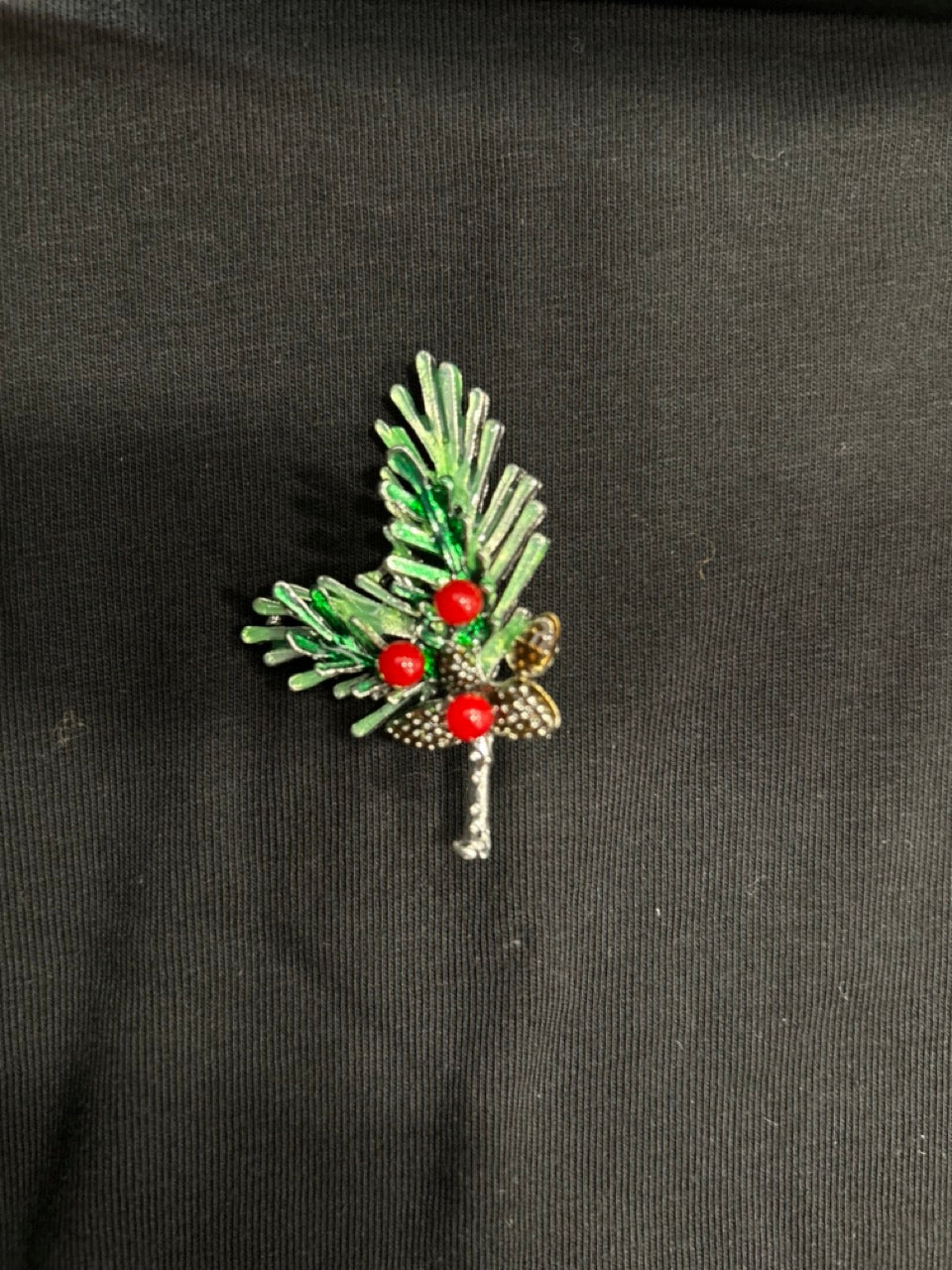 Spilla natalizia ramo di pino
