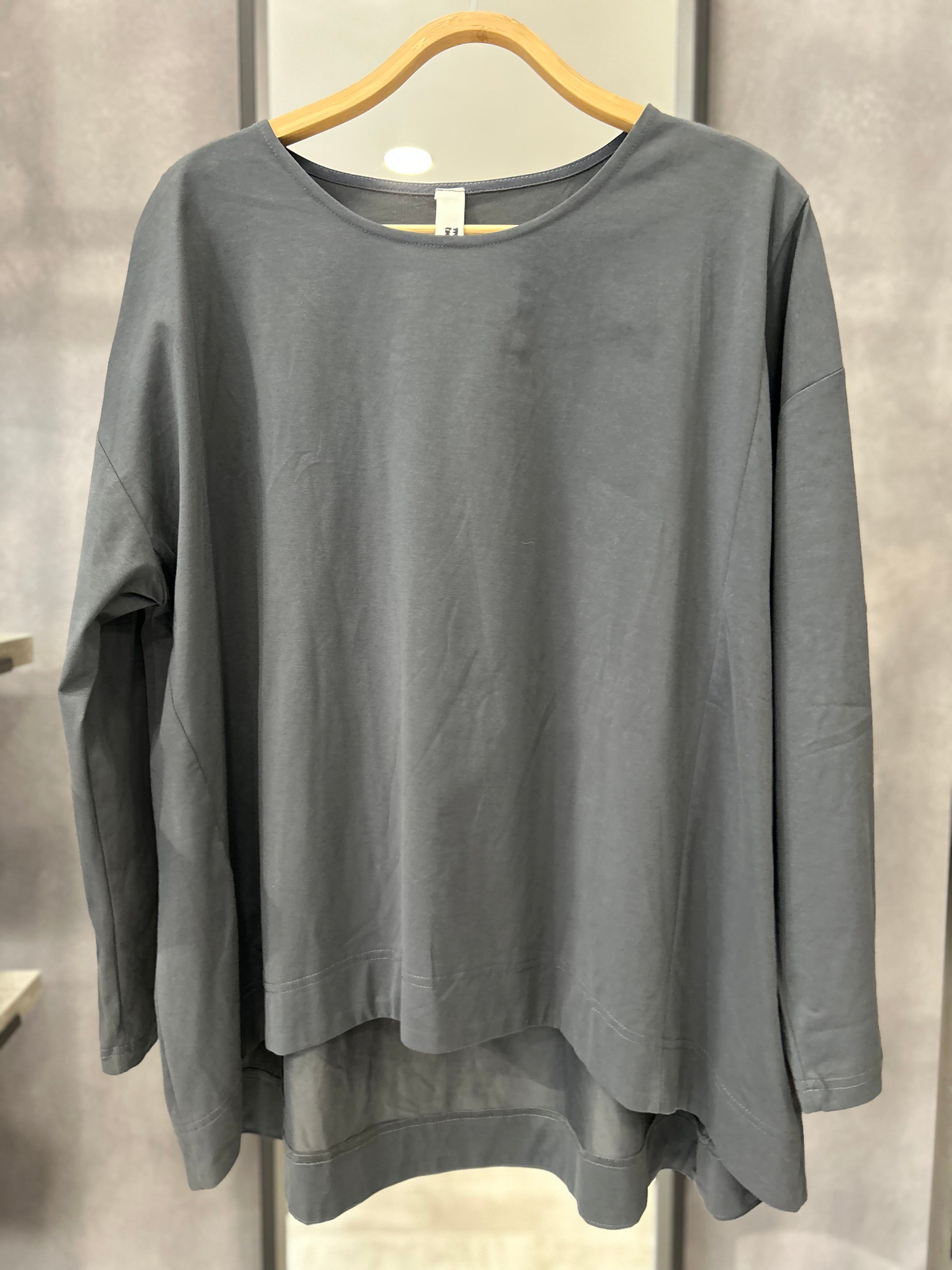 Maglia con fondo asimmetrico