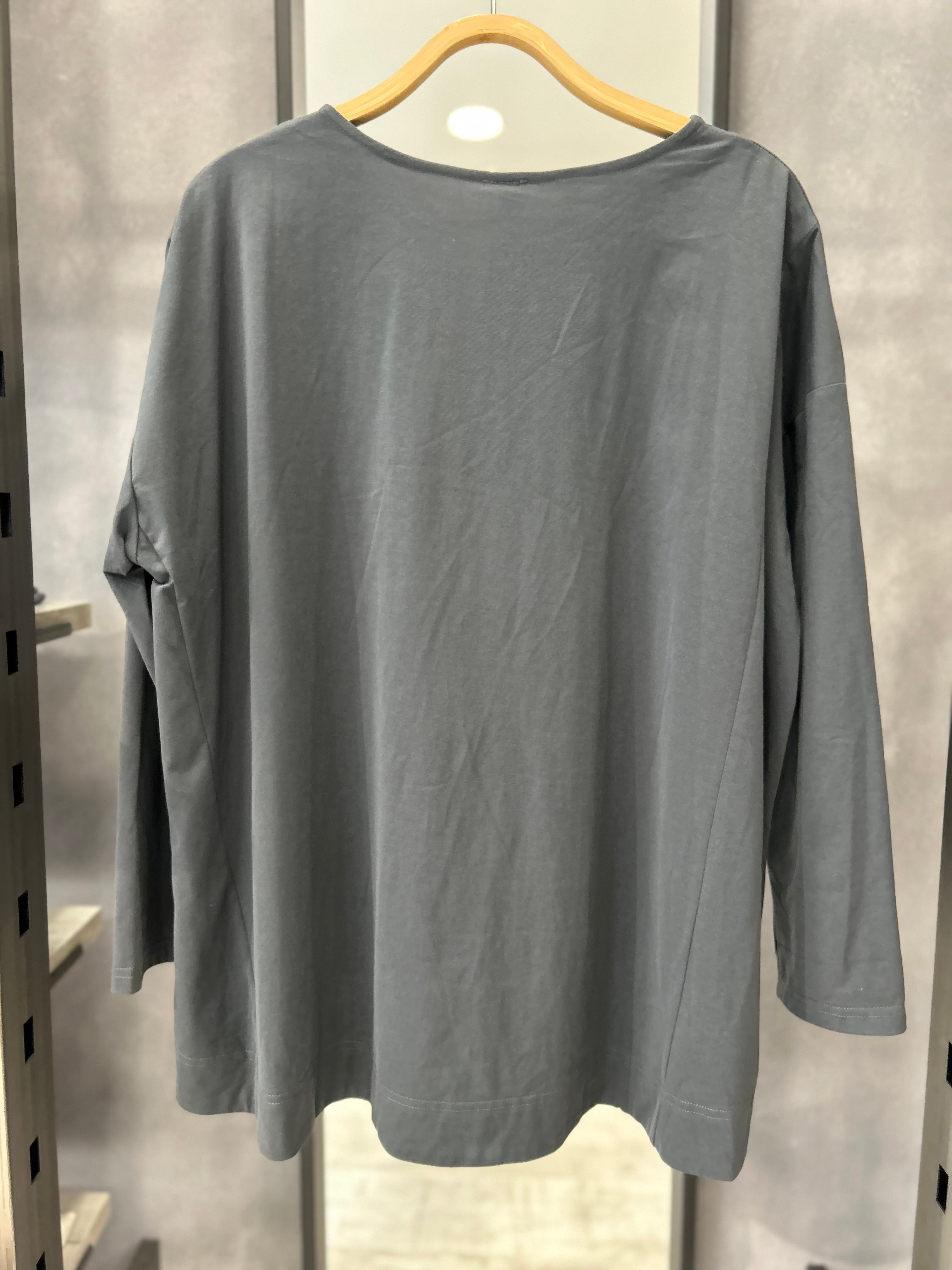 Maglia con fondo asimmetrico