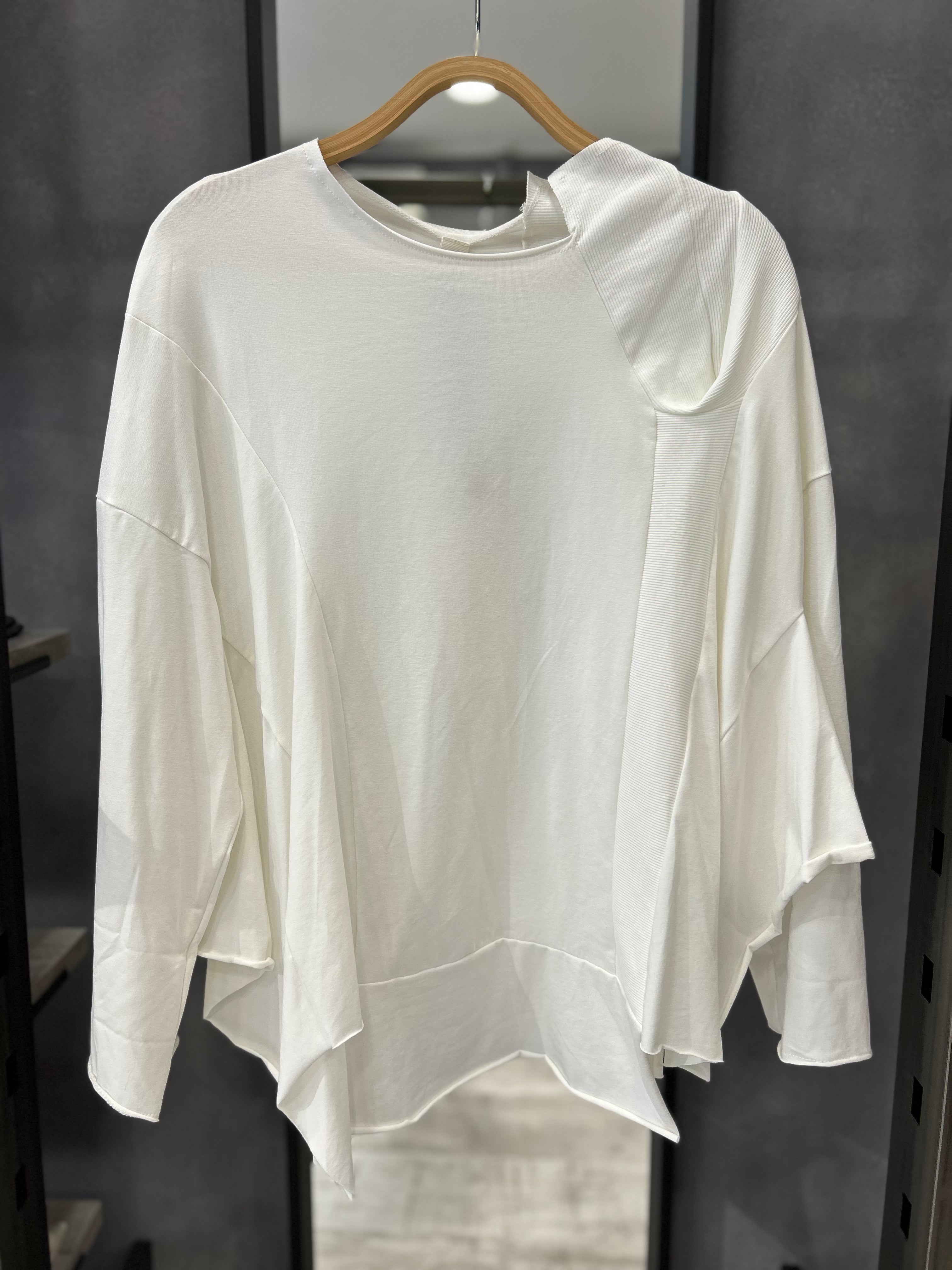 Maglia oversize con inserti a contrasto e fondo asimmetrico