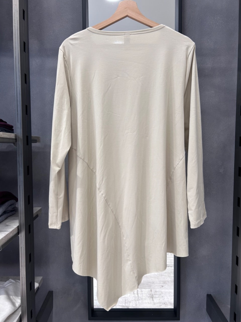 Maglia asimmetrica con tasca