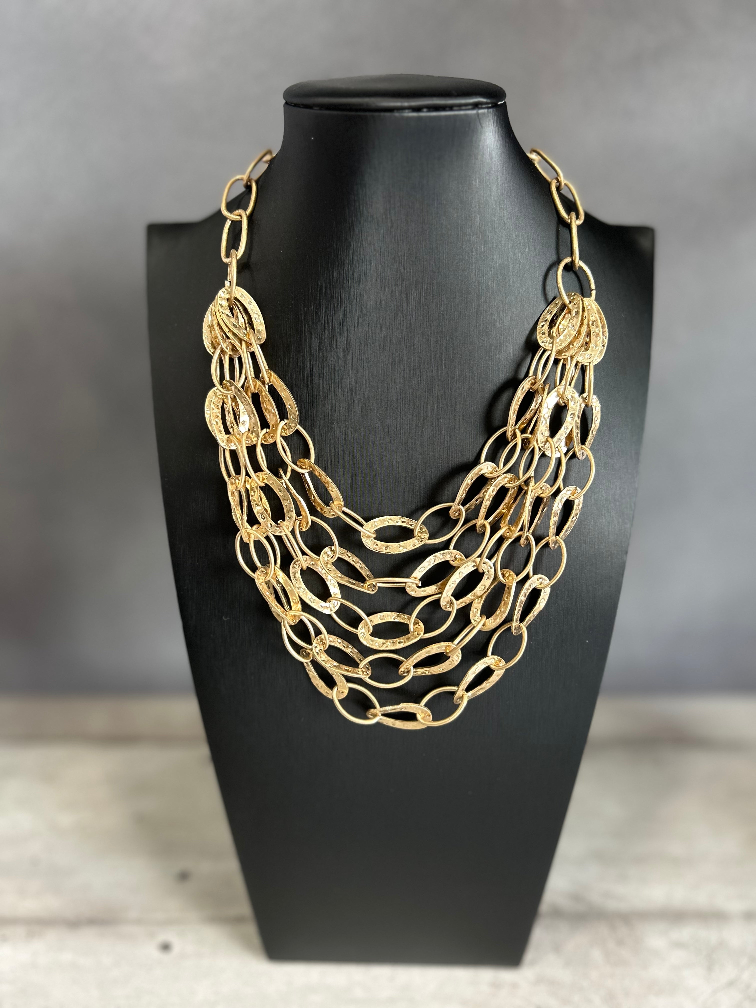 Collana mutigiro a maglie in metallo dorato