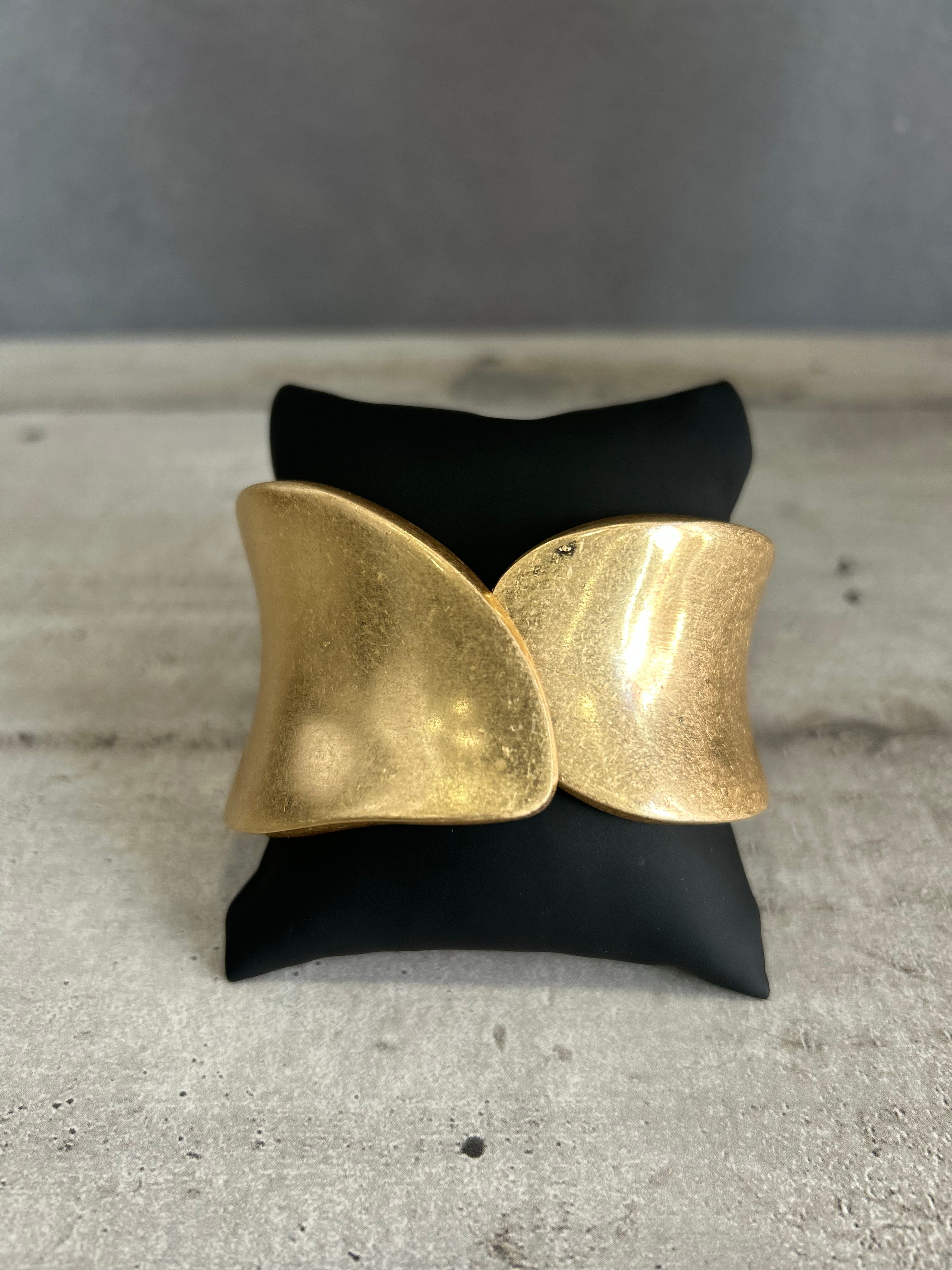 Bracciale ad ampie fasce in metallo dorato