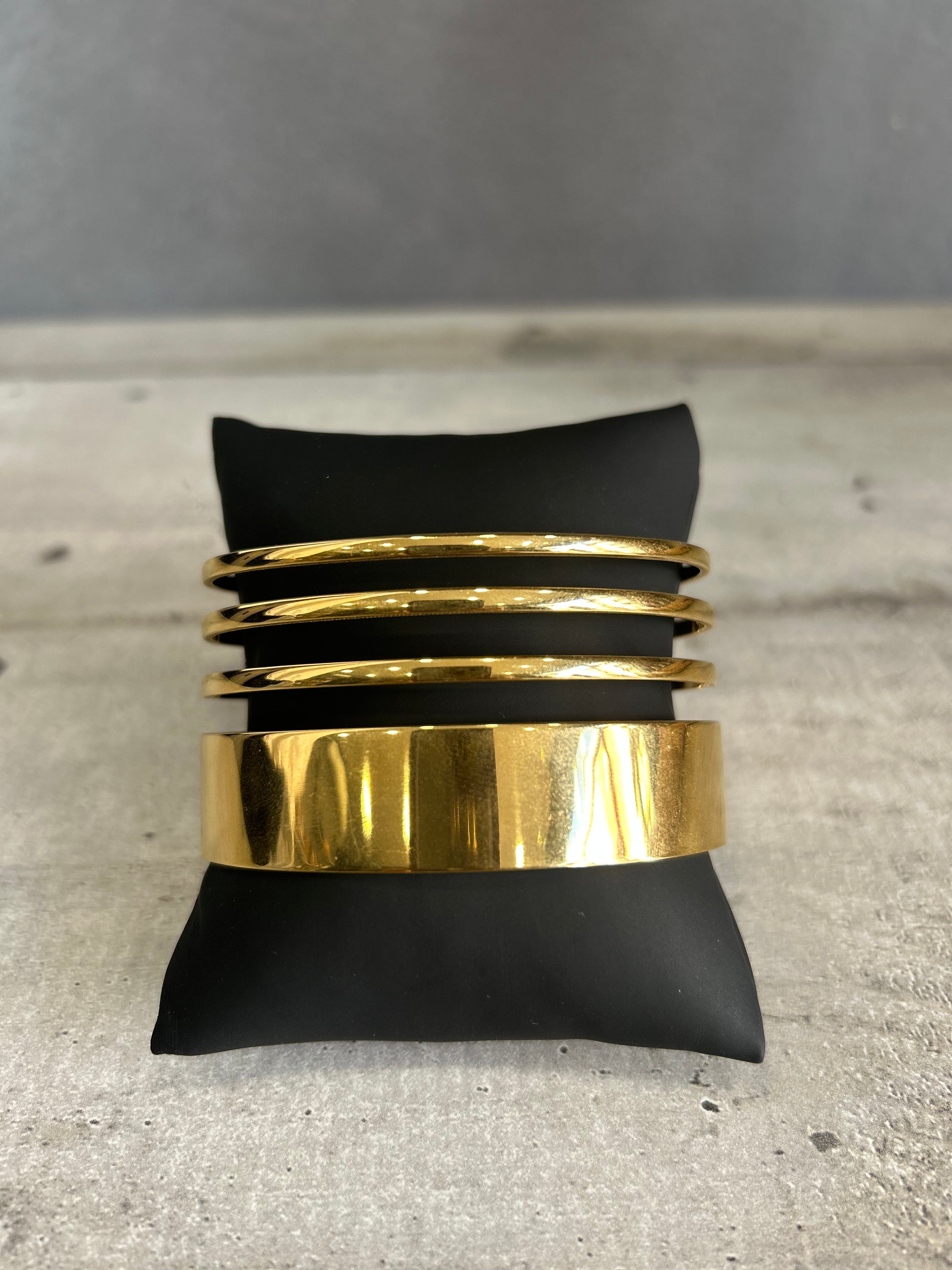 Bracciale rigido in acciaio dorato