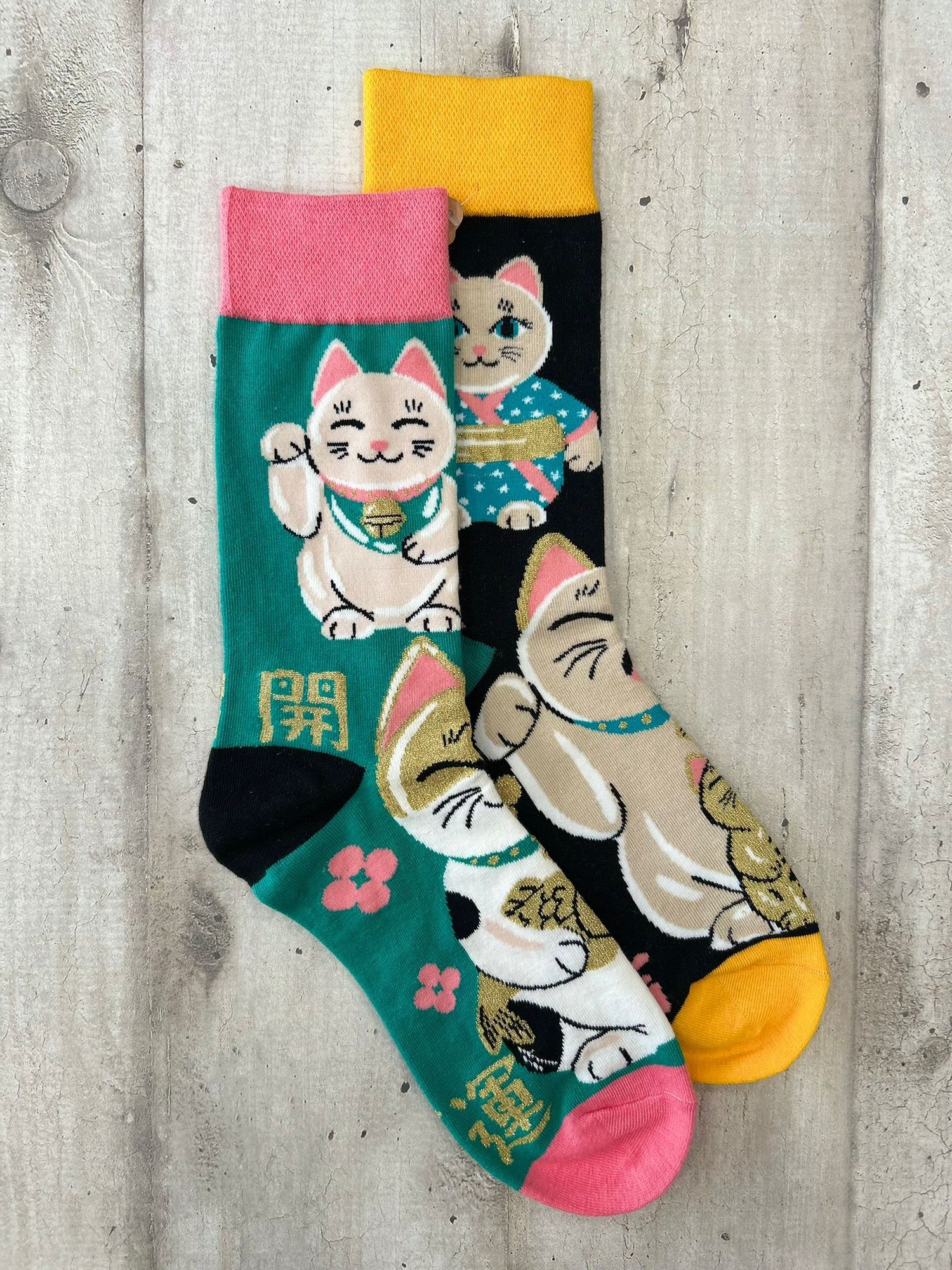 Calzini spaiati gatti portafortuna giapponesi Maneki Neko
