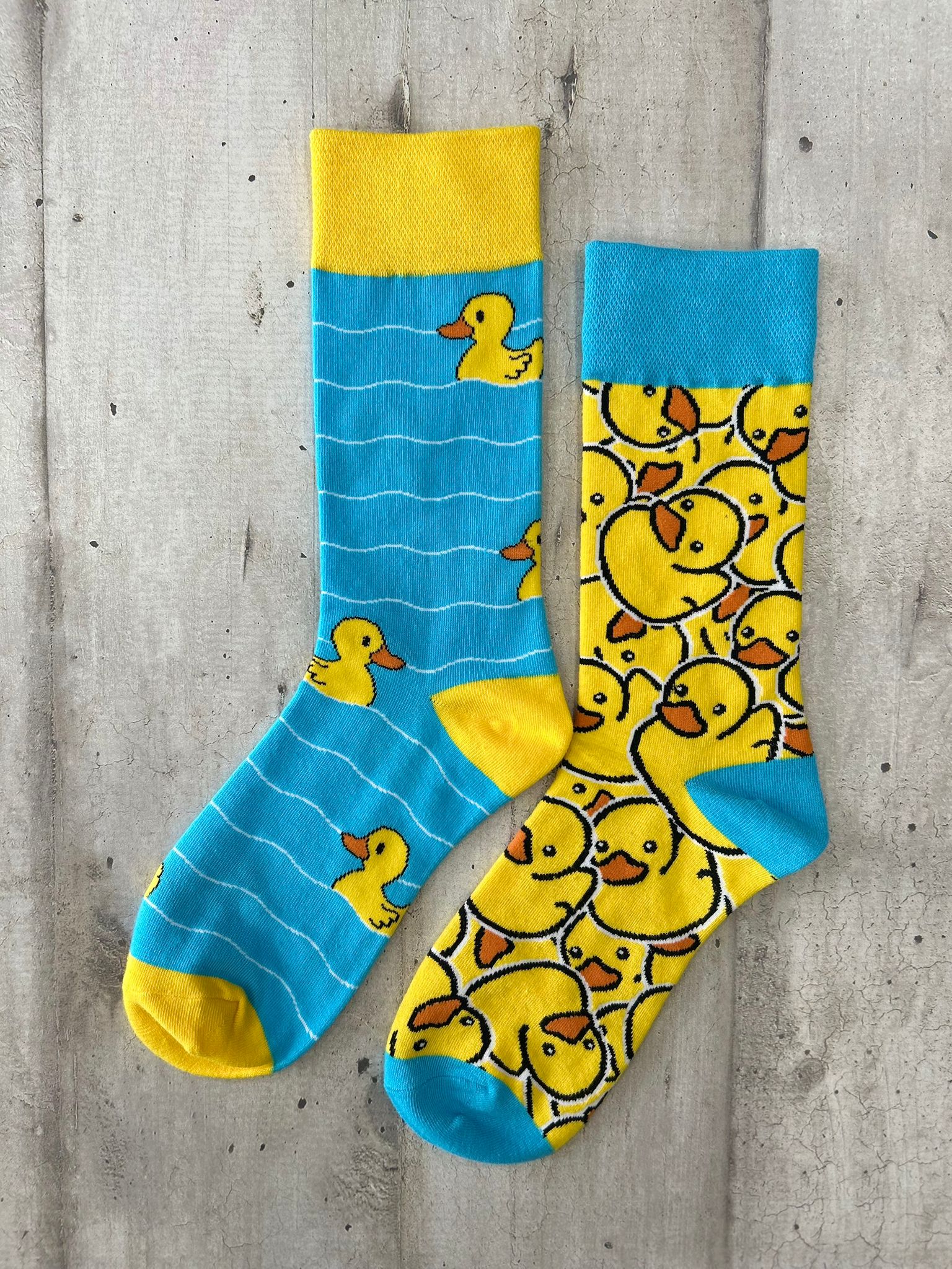 Calzini con paperelle gialle