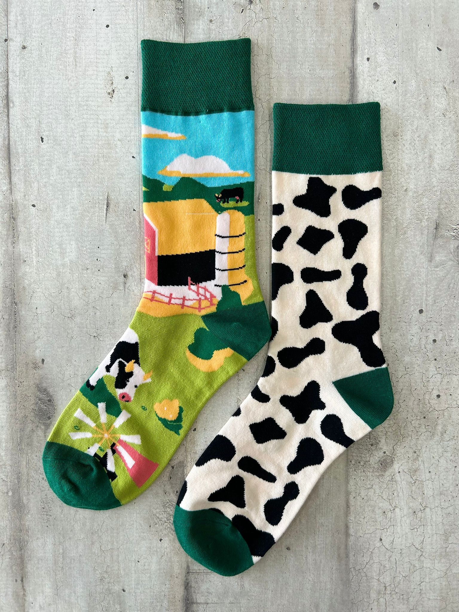 Calzini spaiati con mucche e fantasia maculata