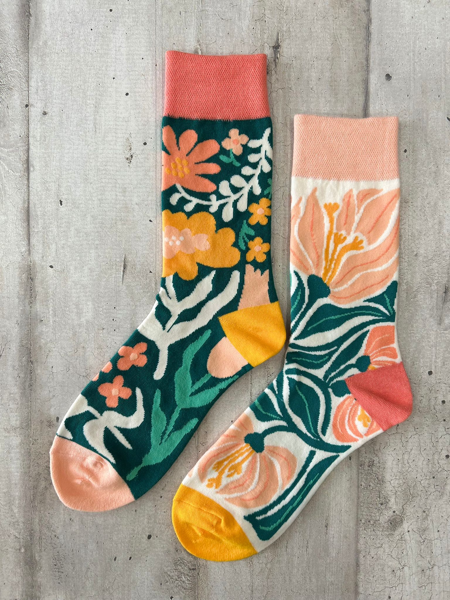 Calzini spaiati floreali