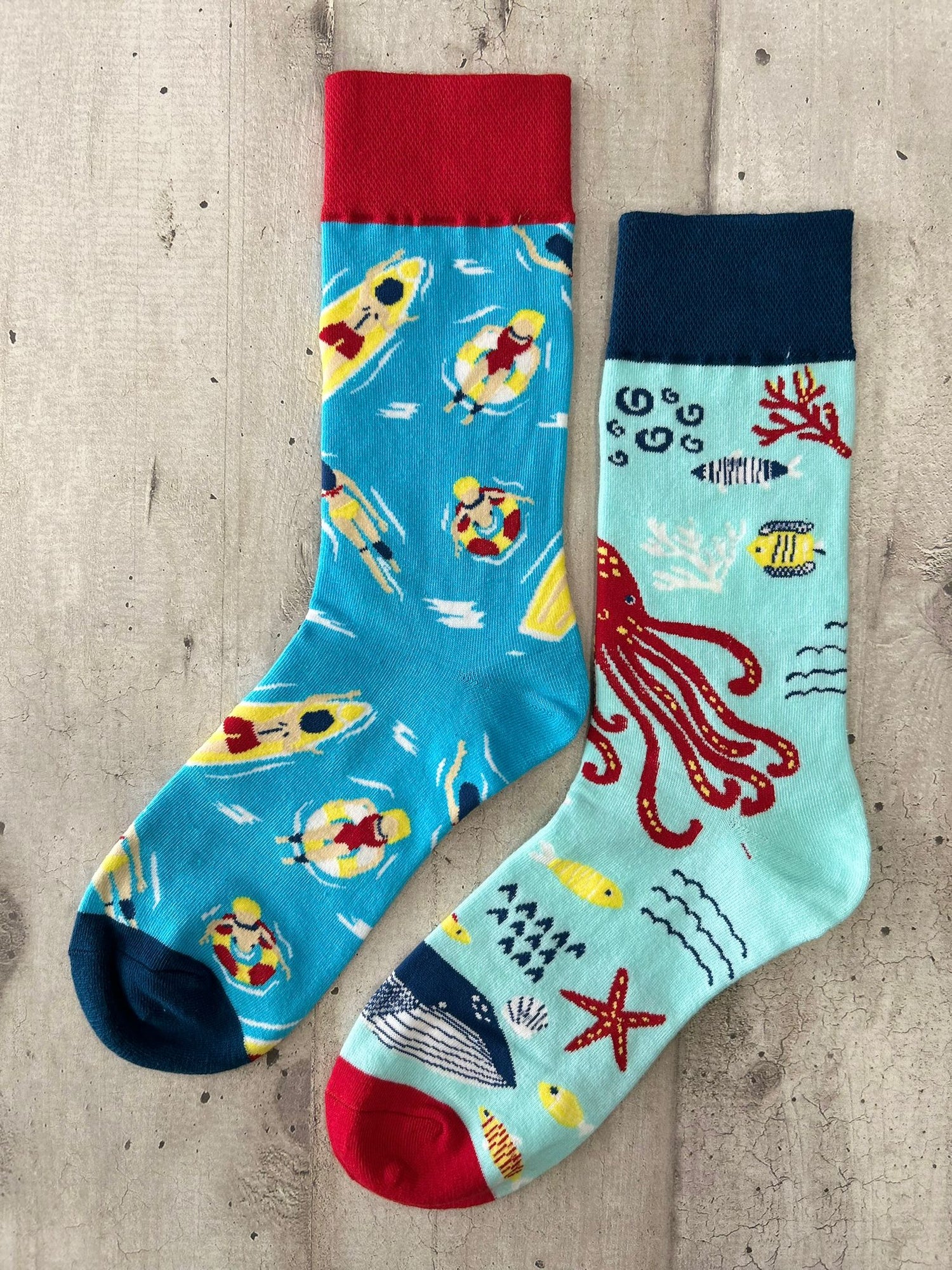 Calzini spaiati mare e oceano