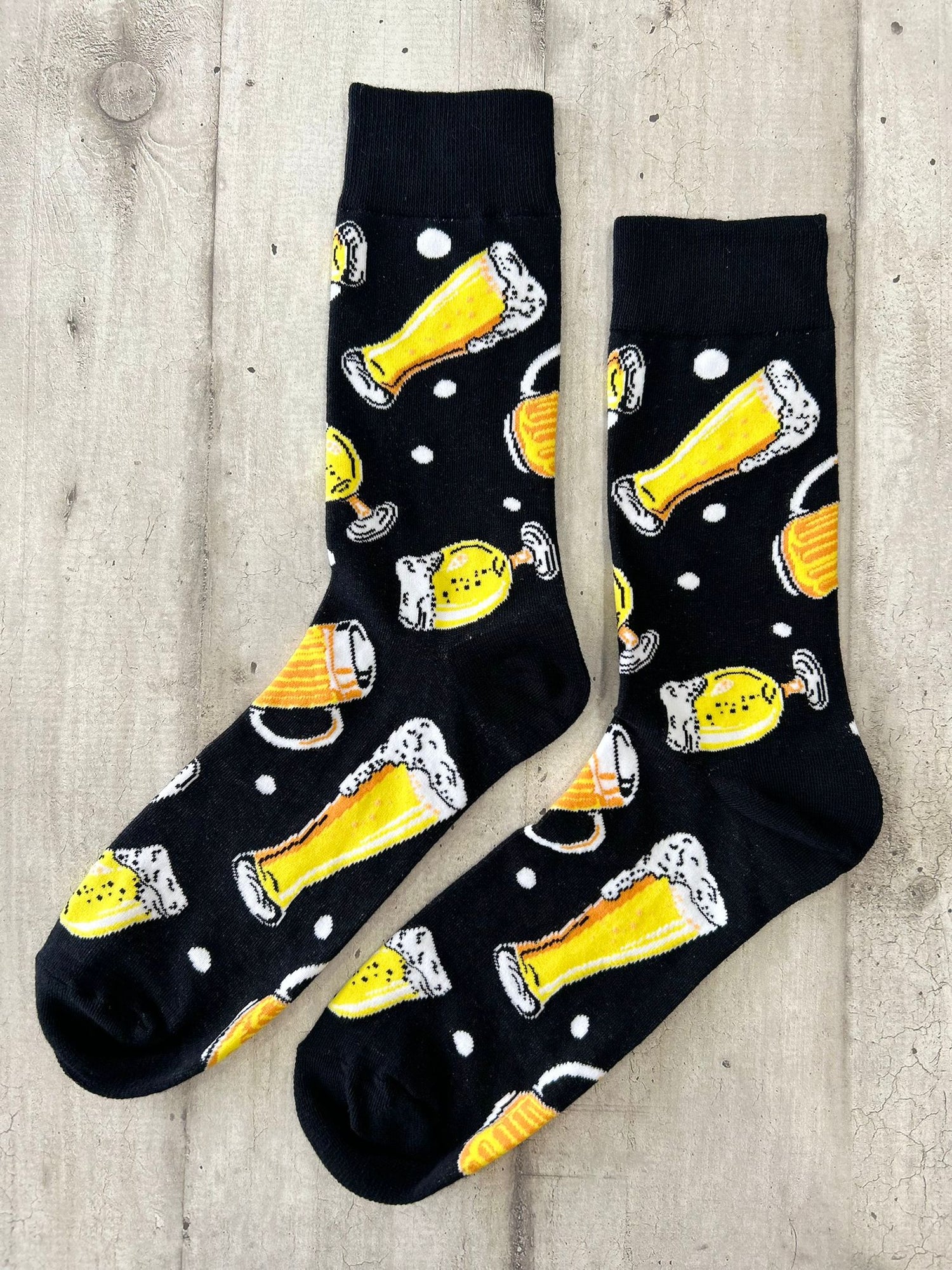 Calzini neri con boccali di birra