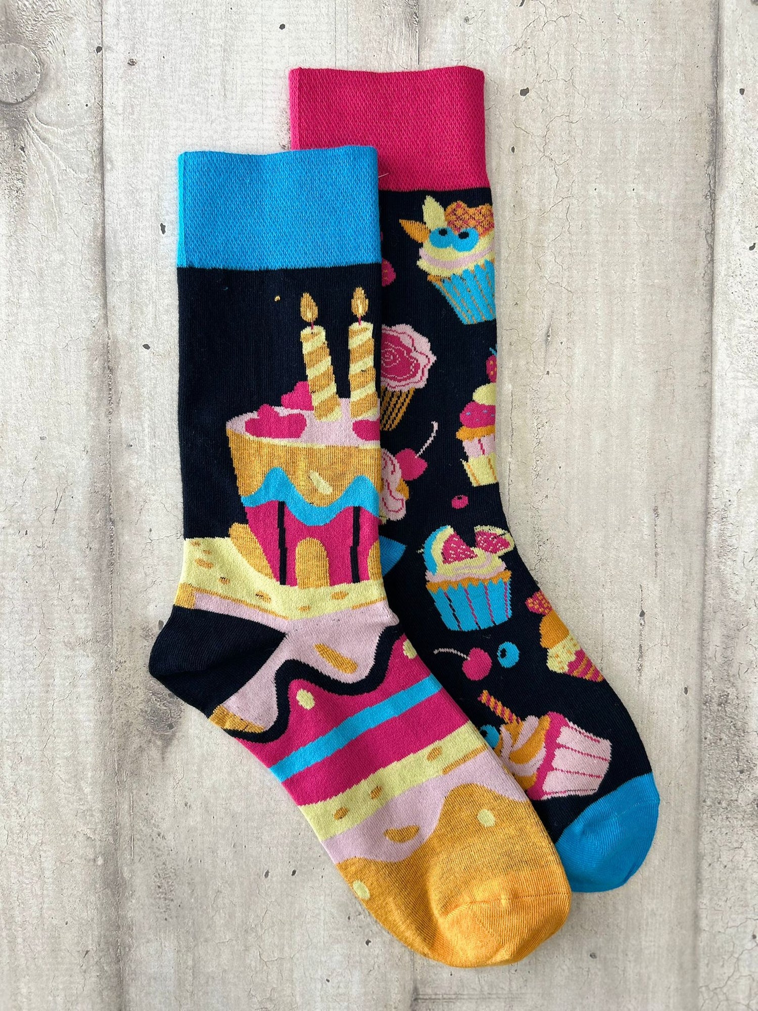 Calzini spaiati a tema dolci e torte