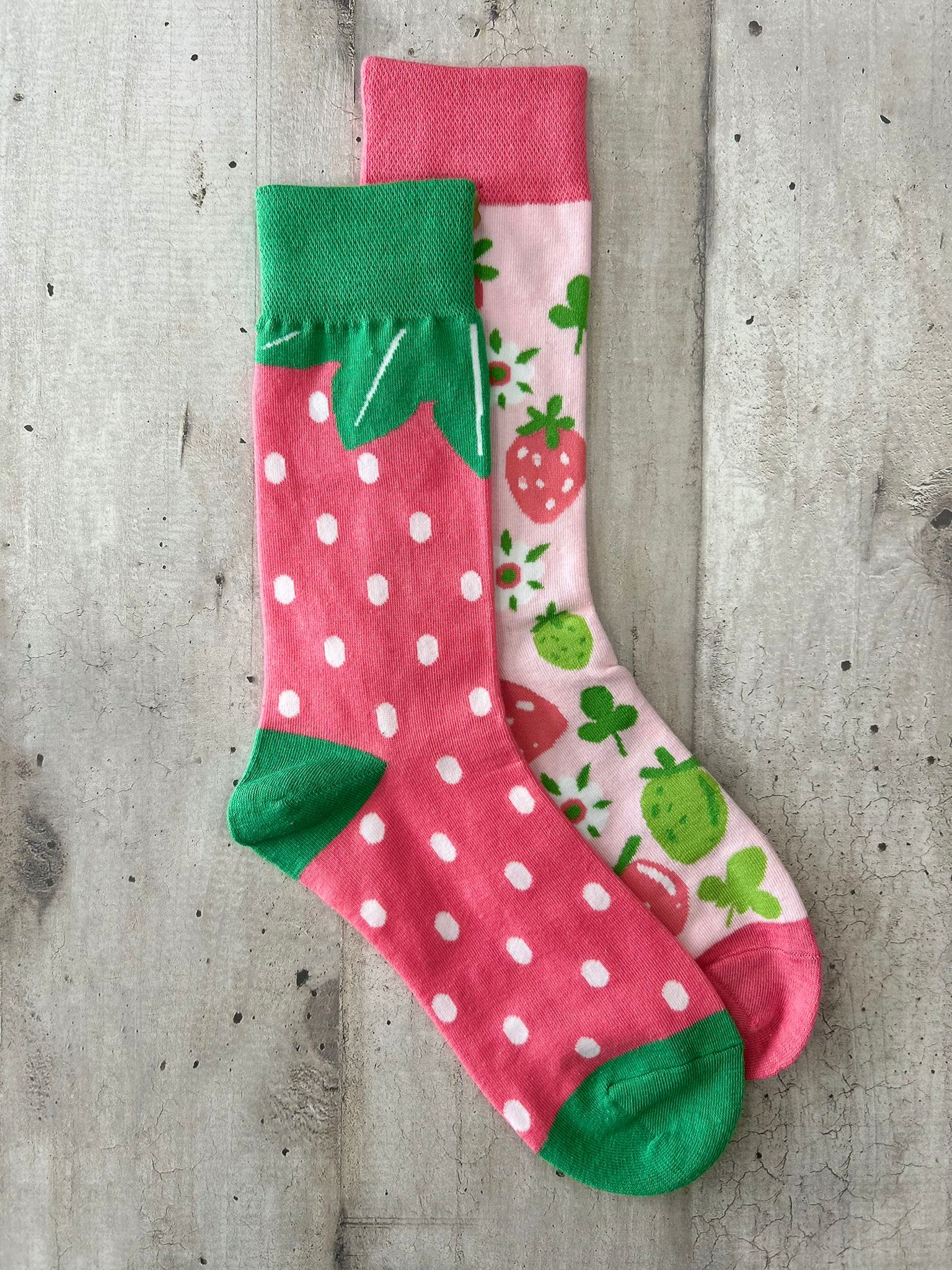 Calzini spaiati tema fragola