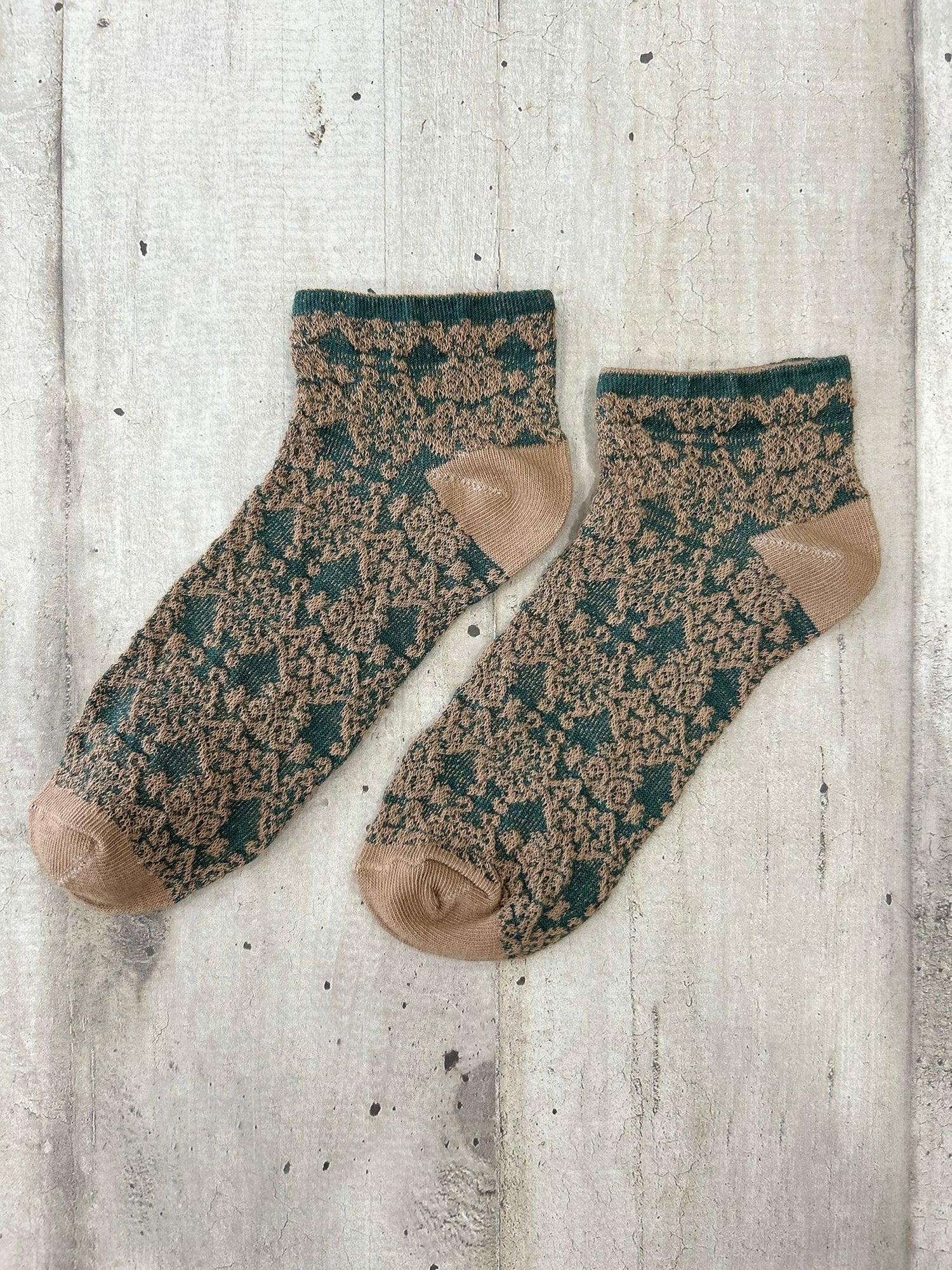 Calzini con motivo geometrico beige e verde