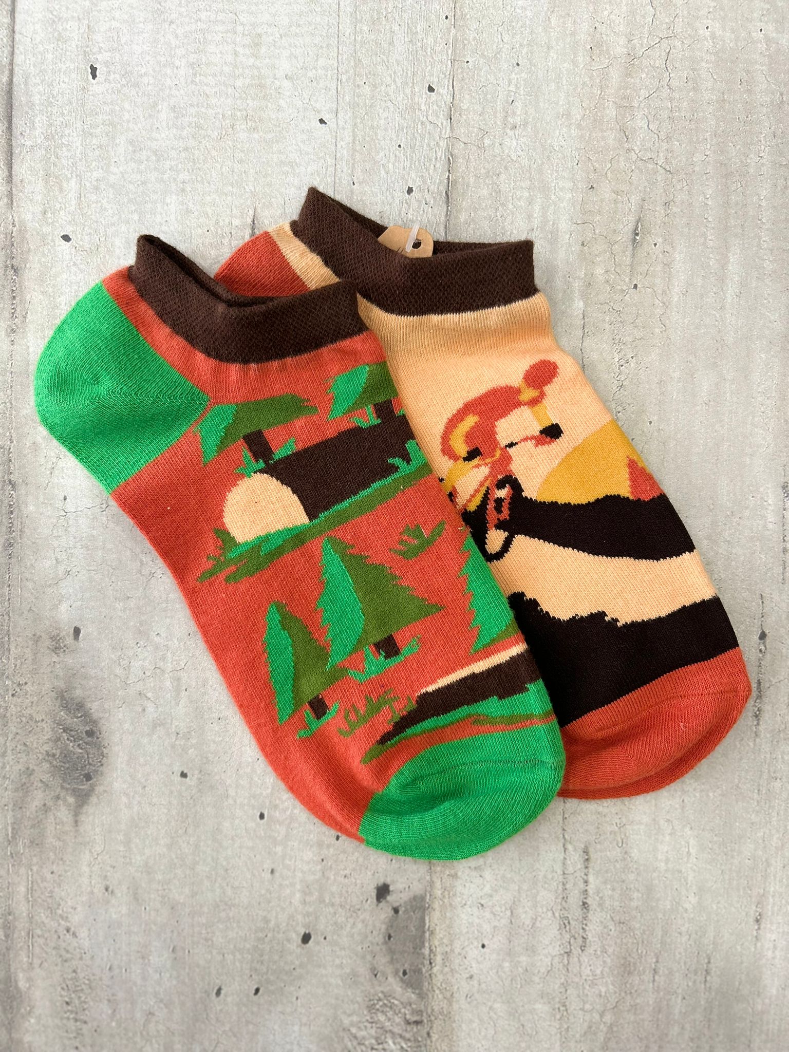 Calzini spaiati a tema bosco