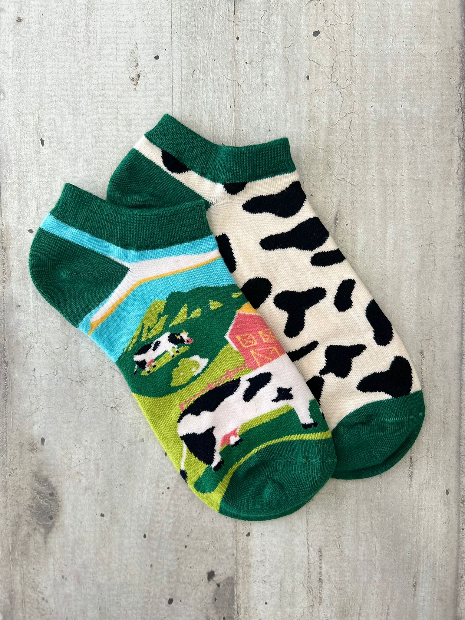 Calzini spaiati con fantasia mucche