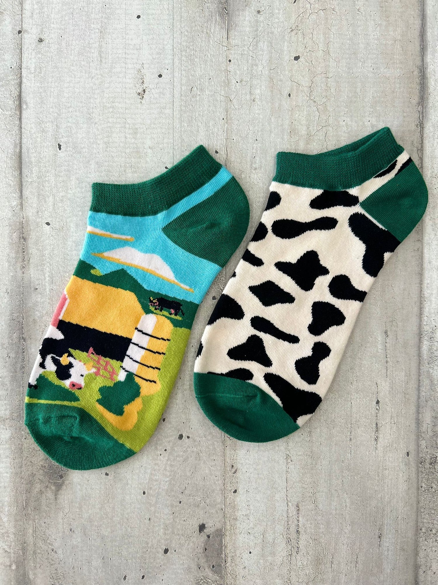 Calzini spaiati con fantasia mucche
