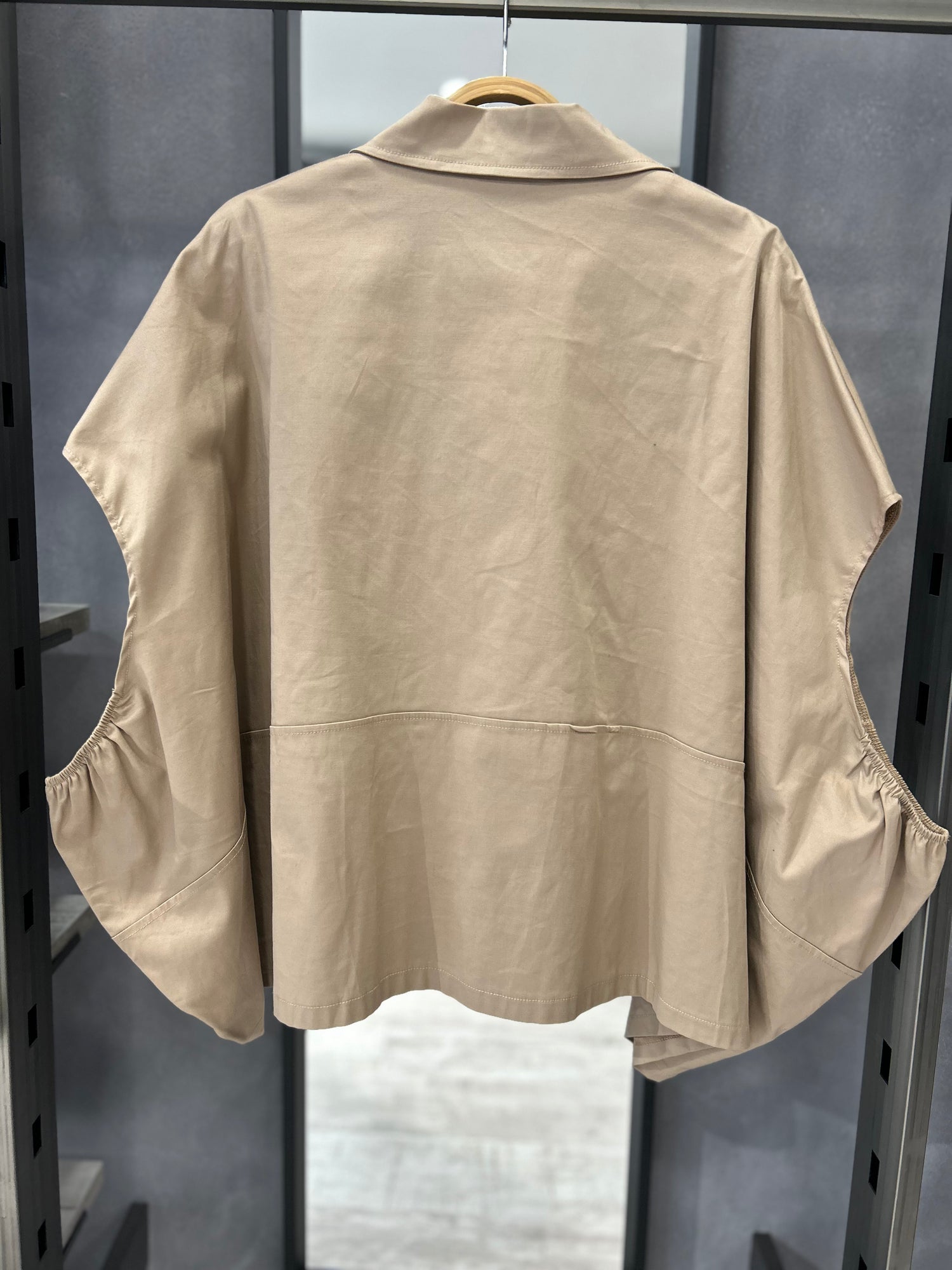 Gilet ampio asimmetrico