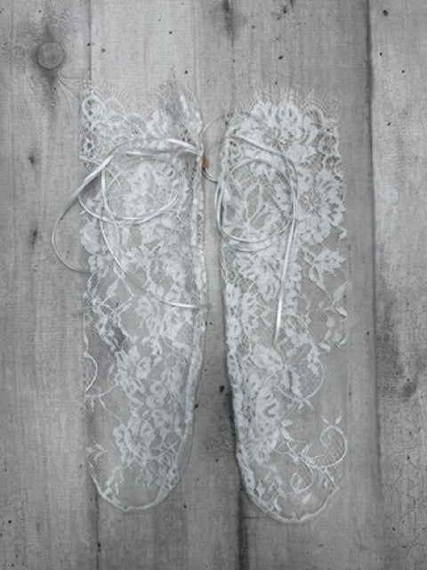 Calzini in pizzo bianco con fiocco