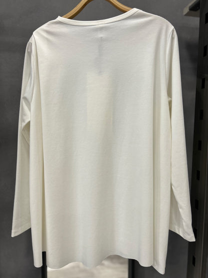 Maglia bianca con pieghe sulla spalla