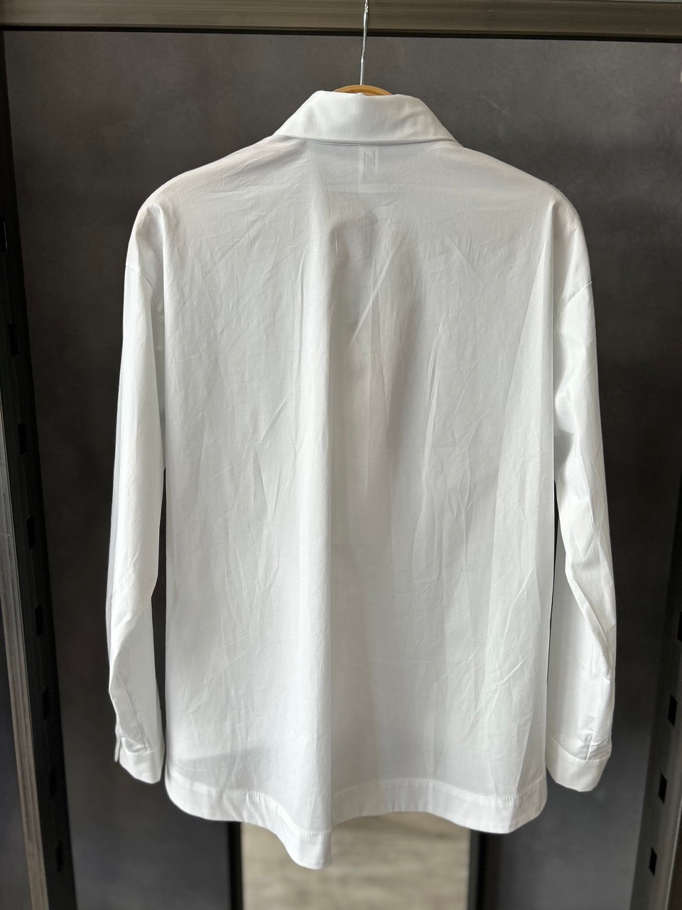 Camicia con tasche frontali