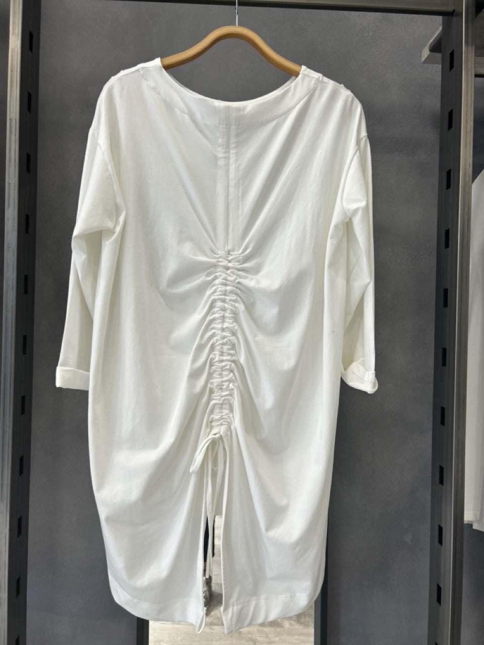 Maglia con arricciatura sul retro