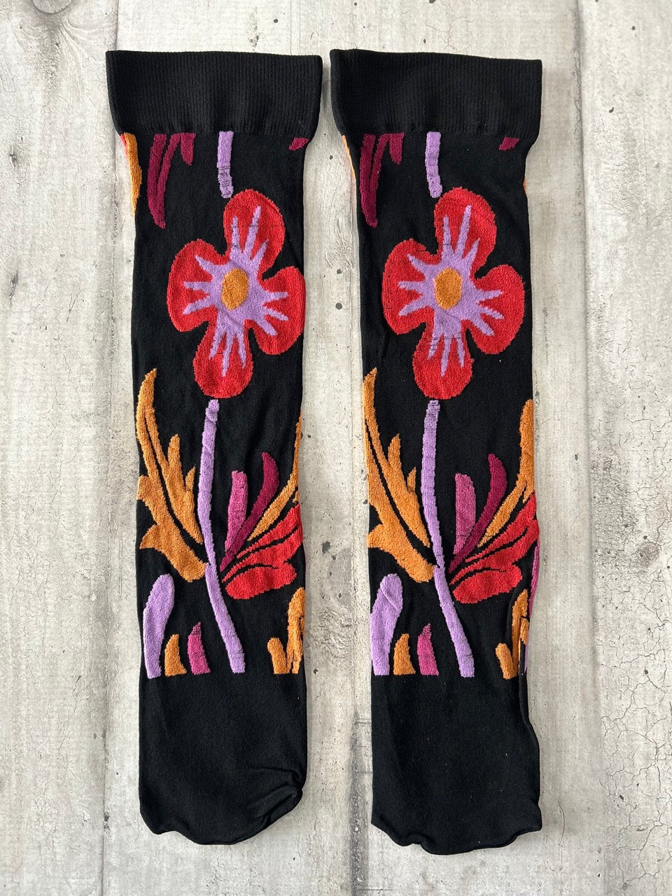 Calzini neri con fiori