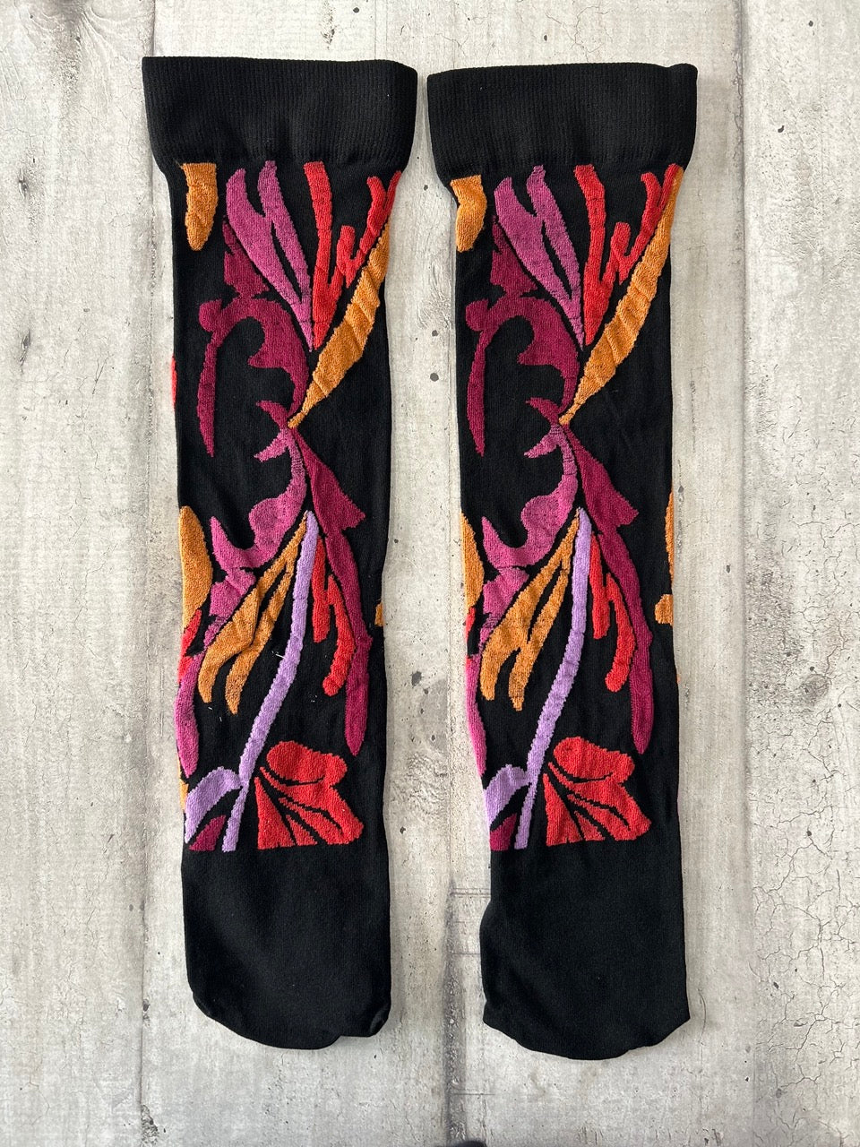 Calzini neri con fiori