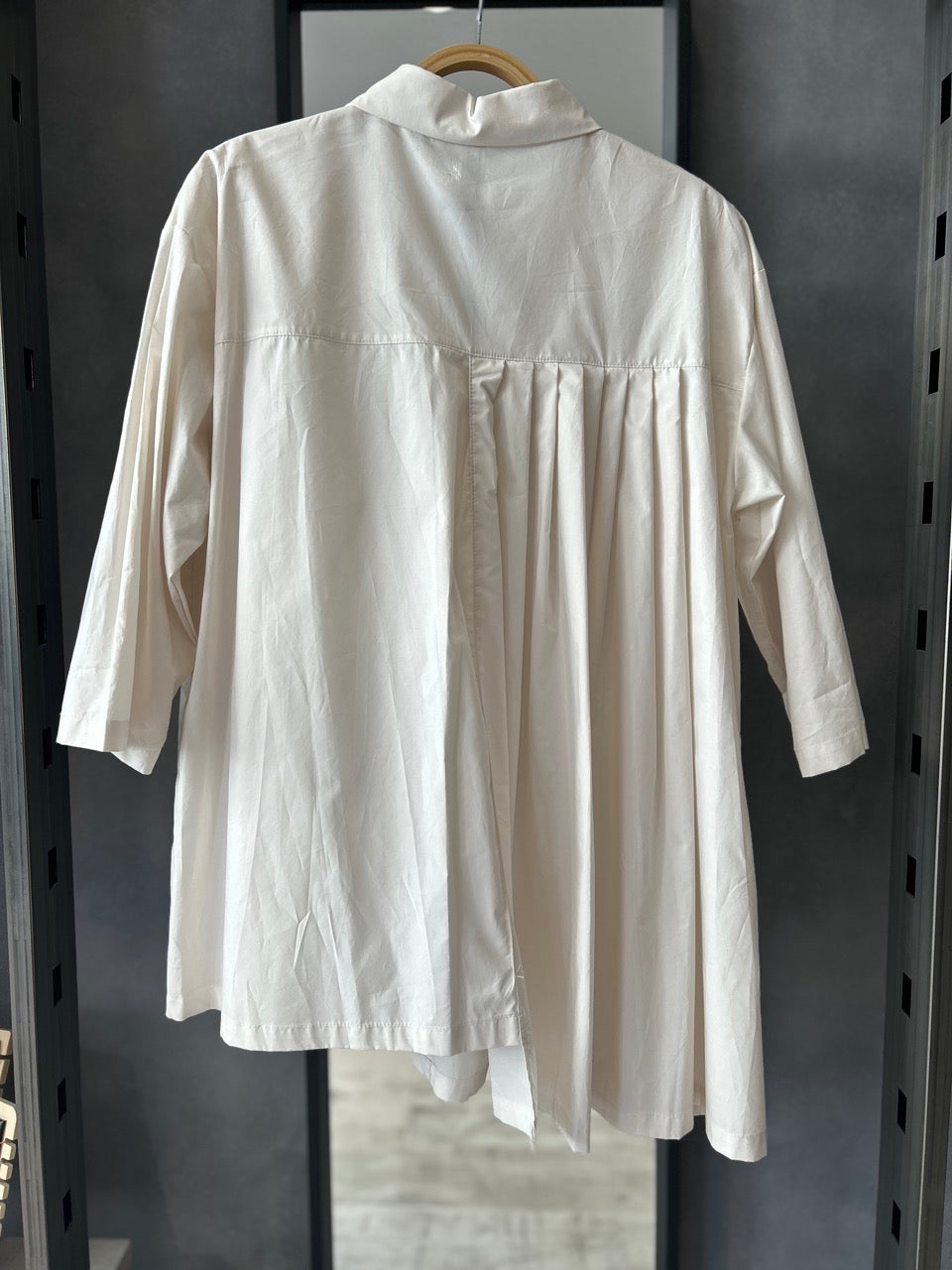 Camicia asimmetrica con pieghe