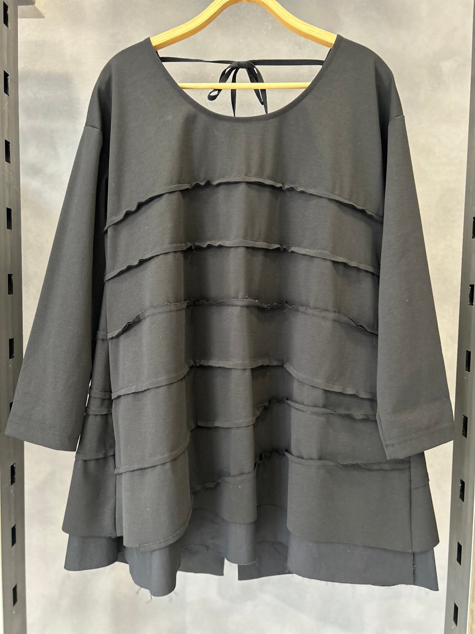 Magli nera a fasce orizzontali