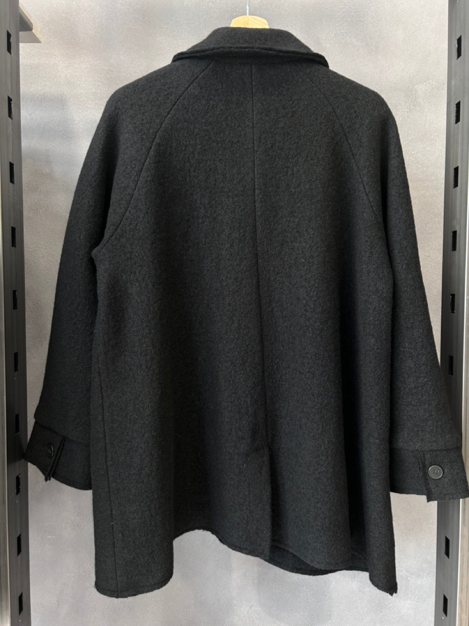 Cappotto nero in lana