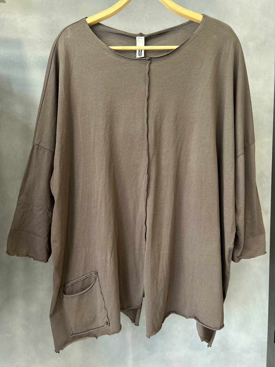 Maglia con cuciture esterne