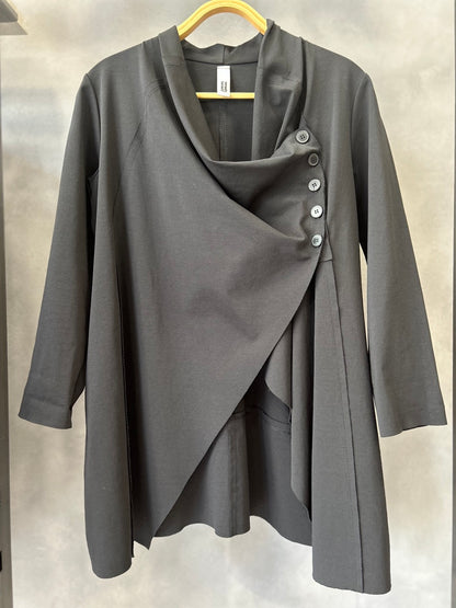 Giacca asimmetrica con bottoni