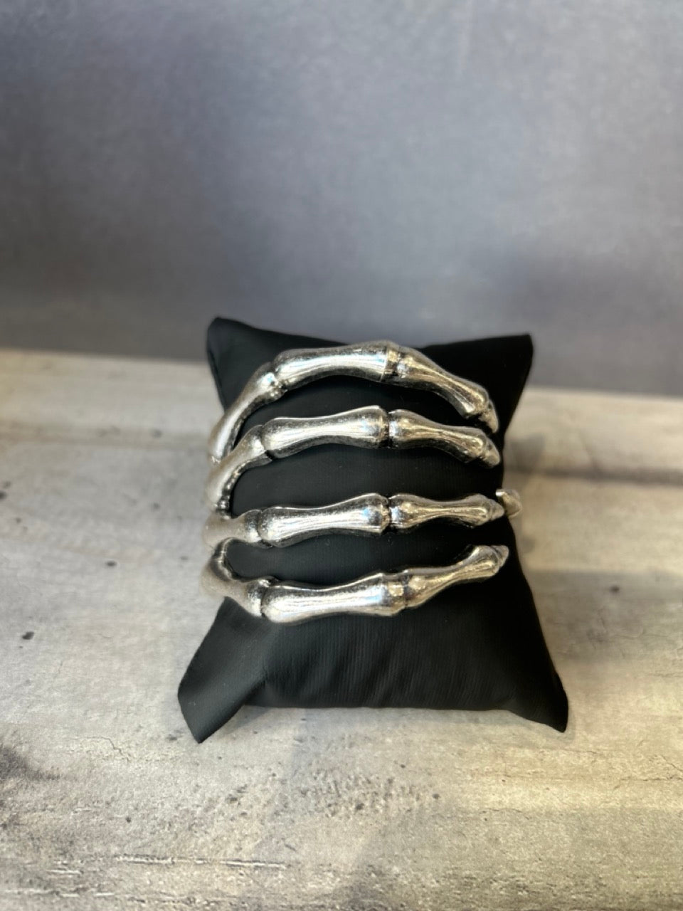 Bracciale mano scheletrica
