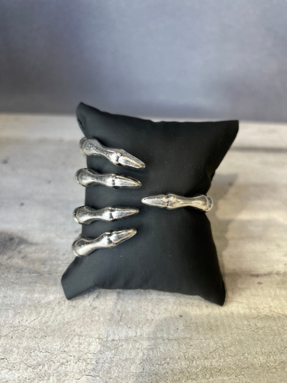 Bracciale mano scheletrica
