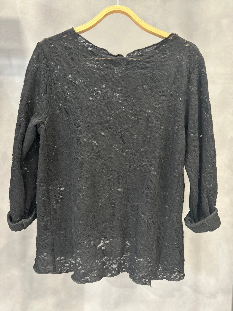 Maglia nera traforata