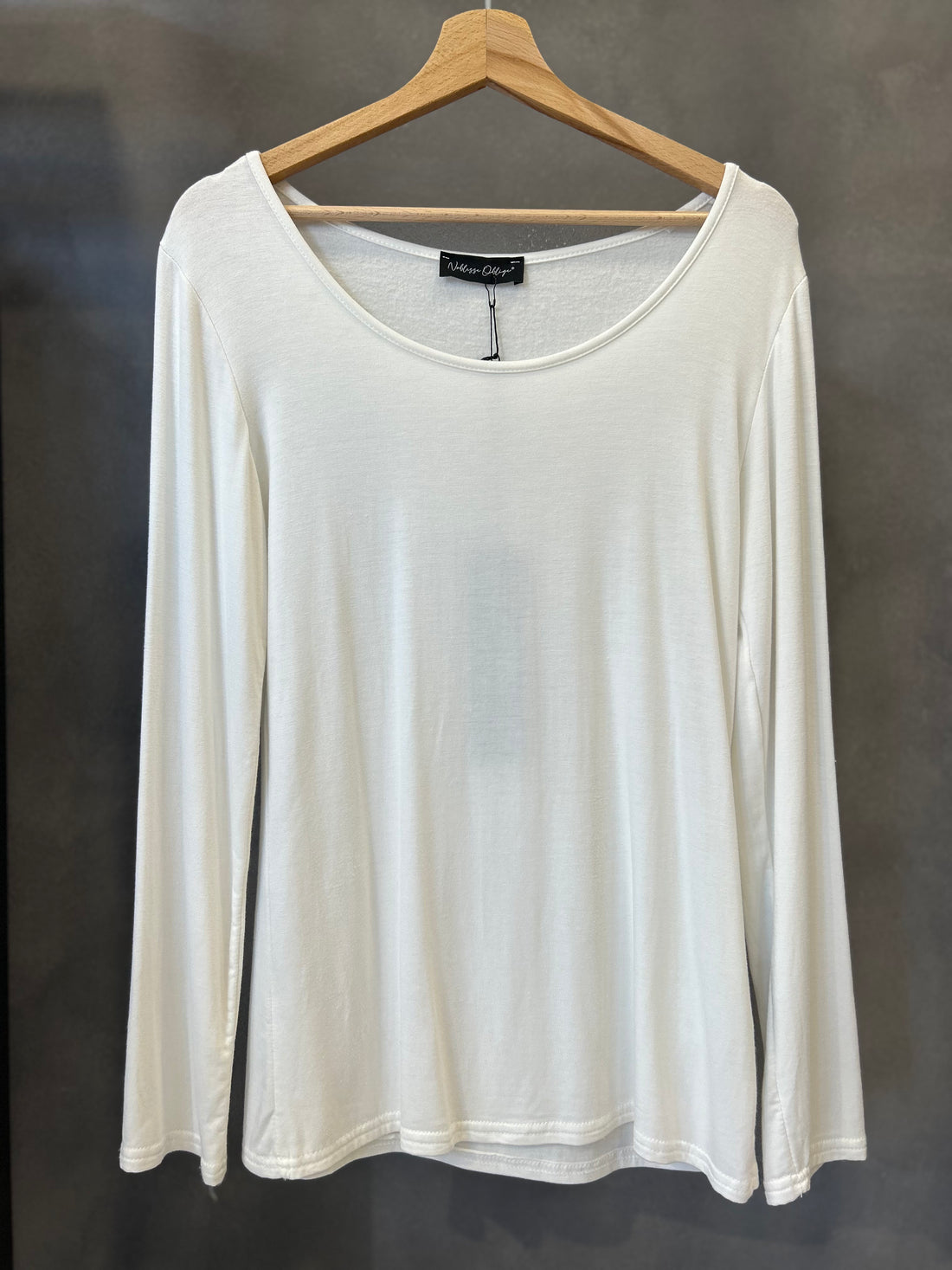 Maglia bianca con scollo