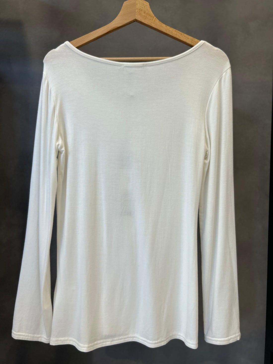Maglia bianca con scollo