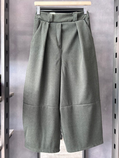 Pantaloni ampi con fantasia a spina di pesce