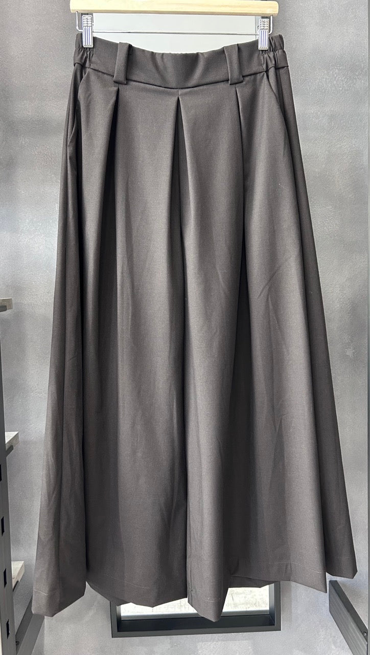 Pantalone modello gonna-pantalone