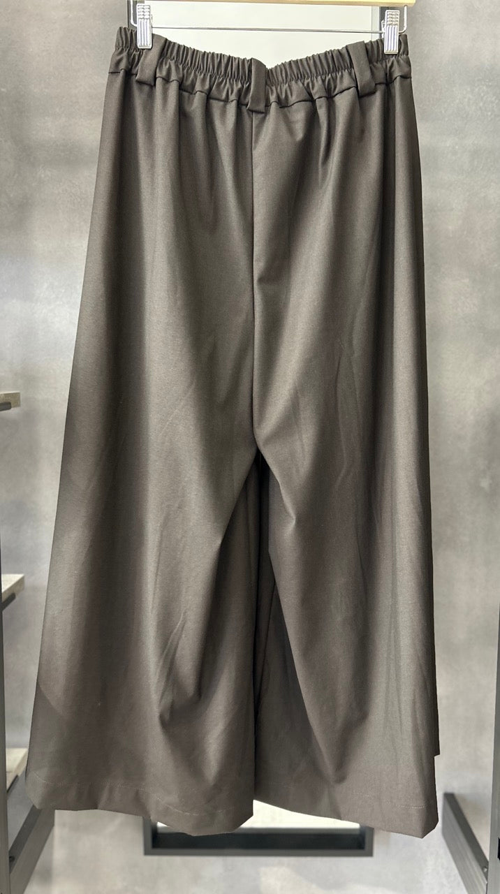 Pantalone modello gonna-pantalone