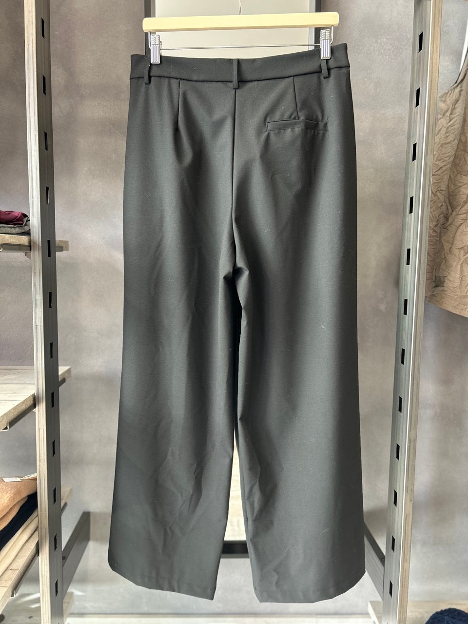 Pantalone taglio elegante
