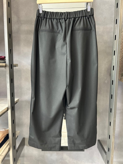 Pantaloni ampi con tasche laterali