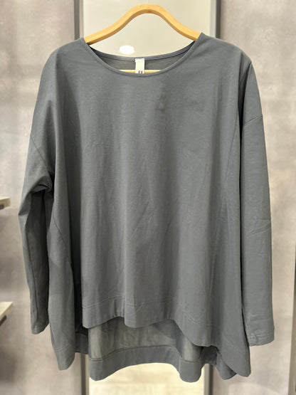 Maglia con fondo asimmetrico